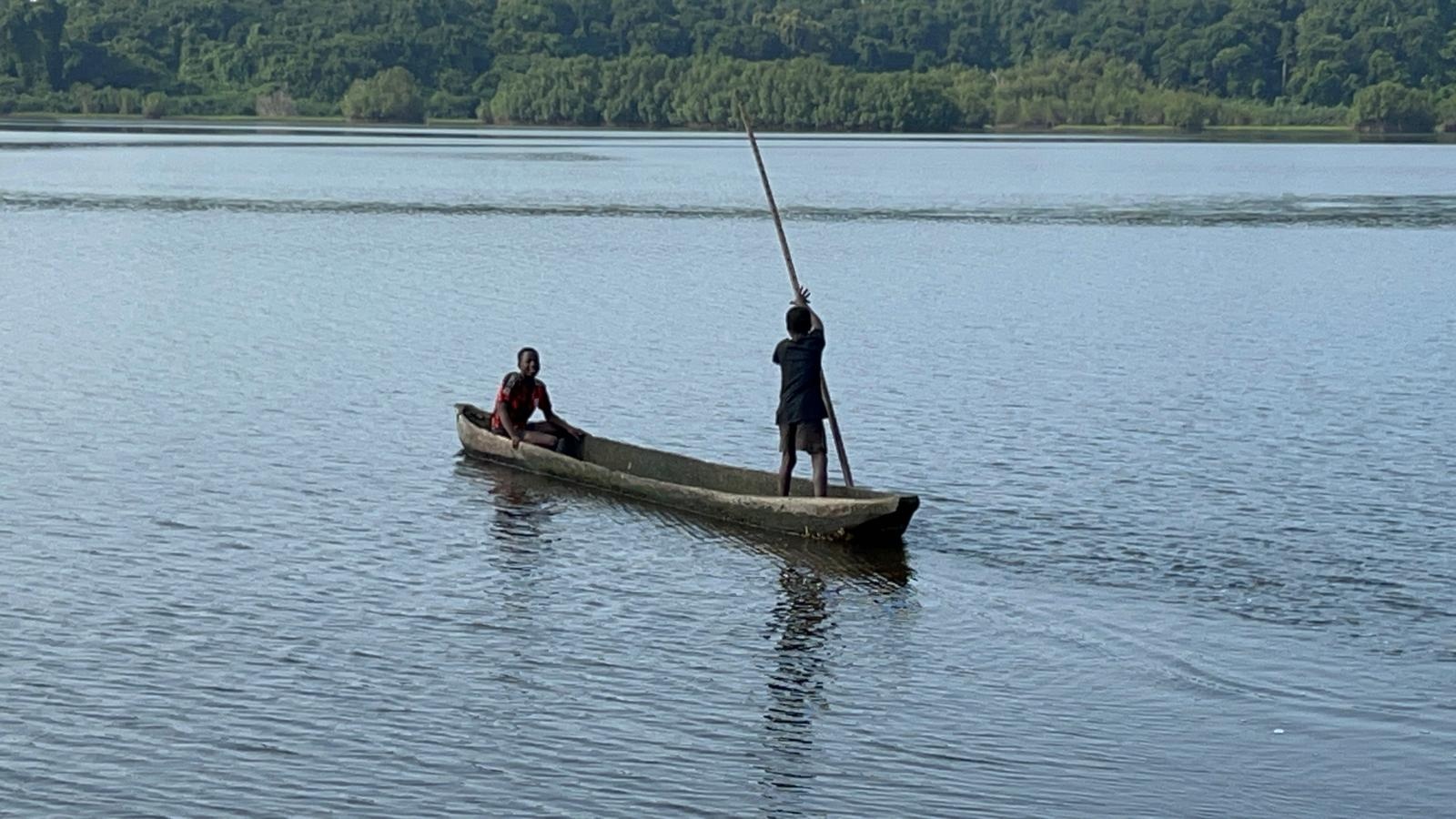 Pirogue et pêcheur à Fresco